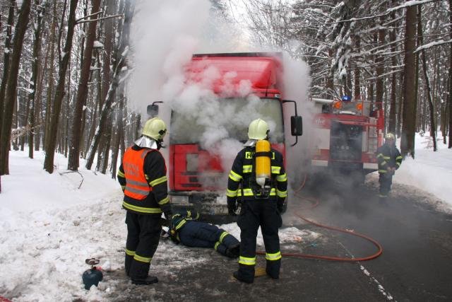 Požár motoru nákladního auta  - Horní Lhota