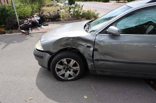 Policie vyšetřuje agresivní jízdu motorkáře a prosí o záznamy z kamer - Krhovice